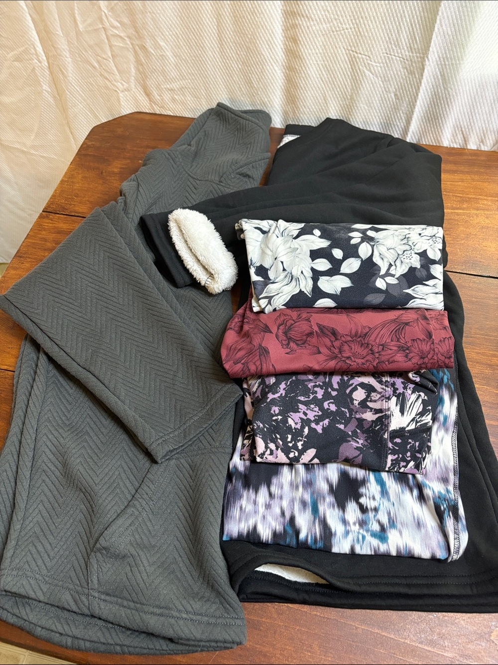 FLASH SALE Activewear Lot Bulk Athleisure Loungewear Tops Leggings EUC XL & XXL